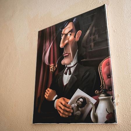 Sherlock Holmes Hostel Баку Экстерьер фото