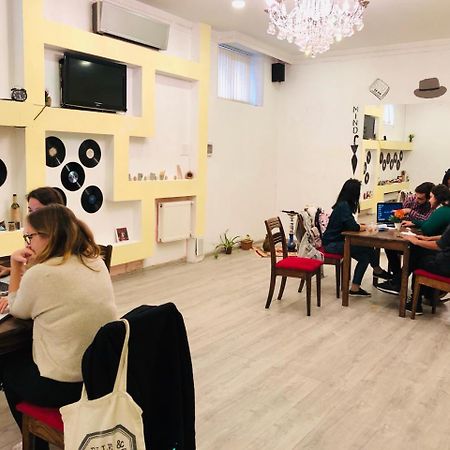 Sherlock Holmes Hostel Баку Экстерьер фото