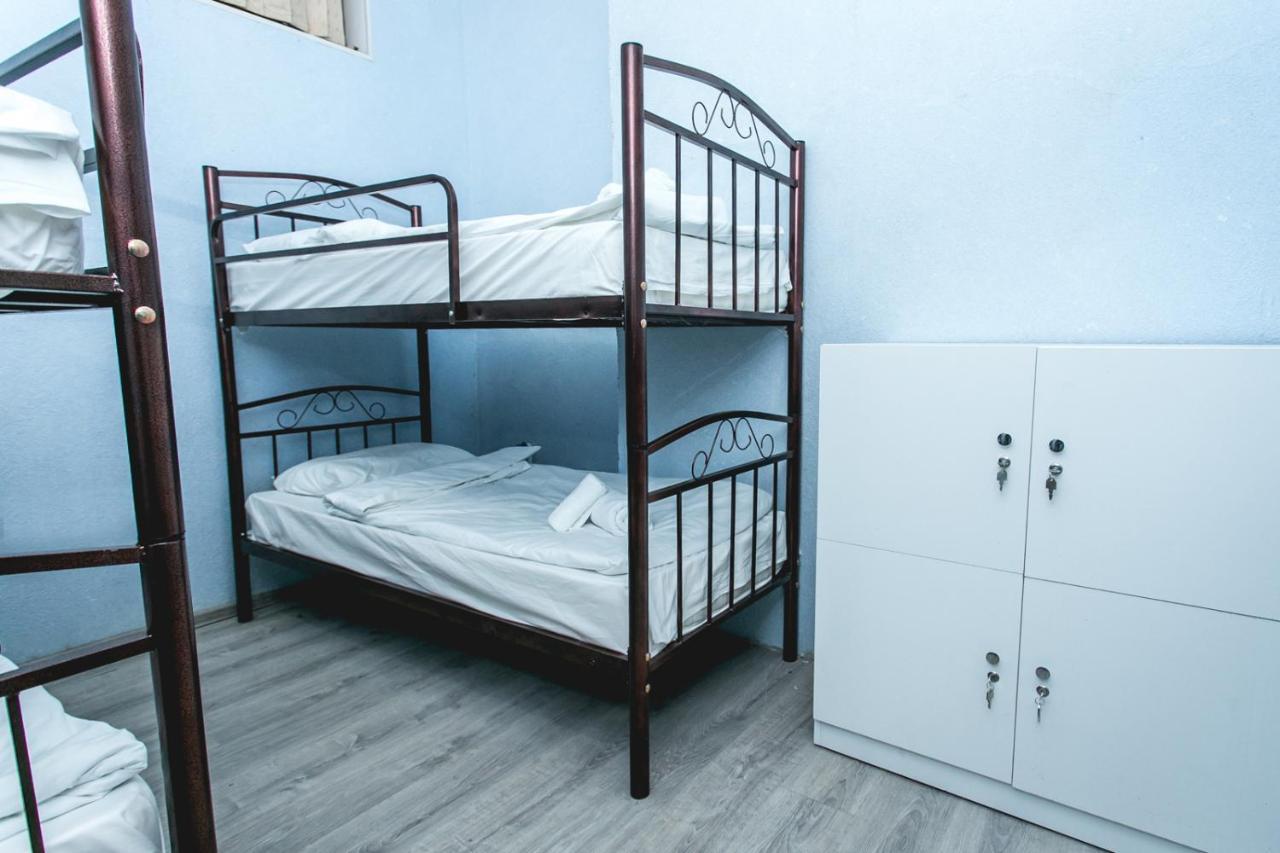 Sherlock Holmes Hostel Баку Экстерьер фото