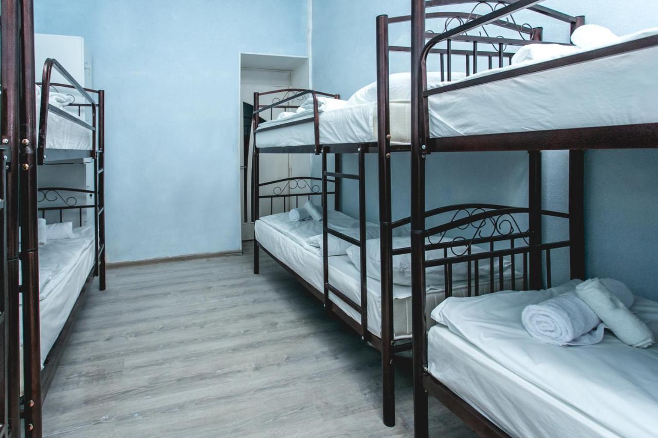 Sherlock Holmes Hostel Баку Экстерьер фото
