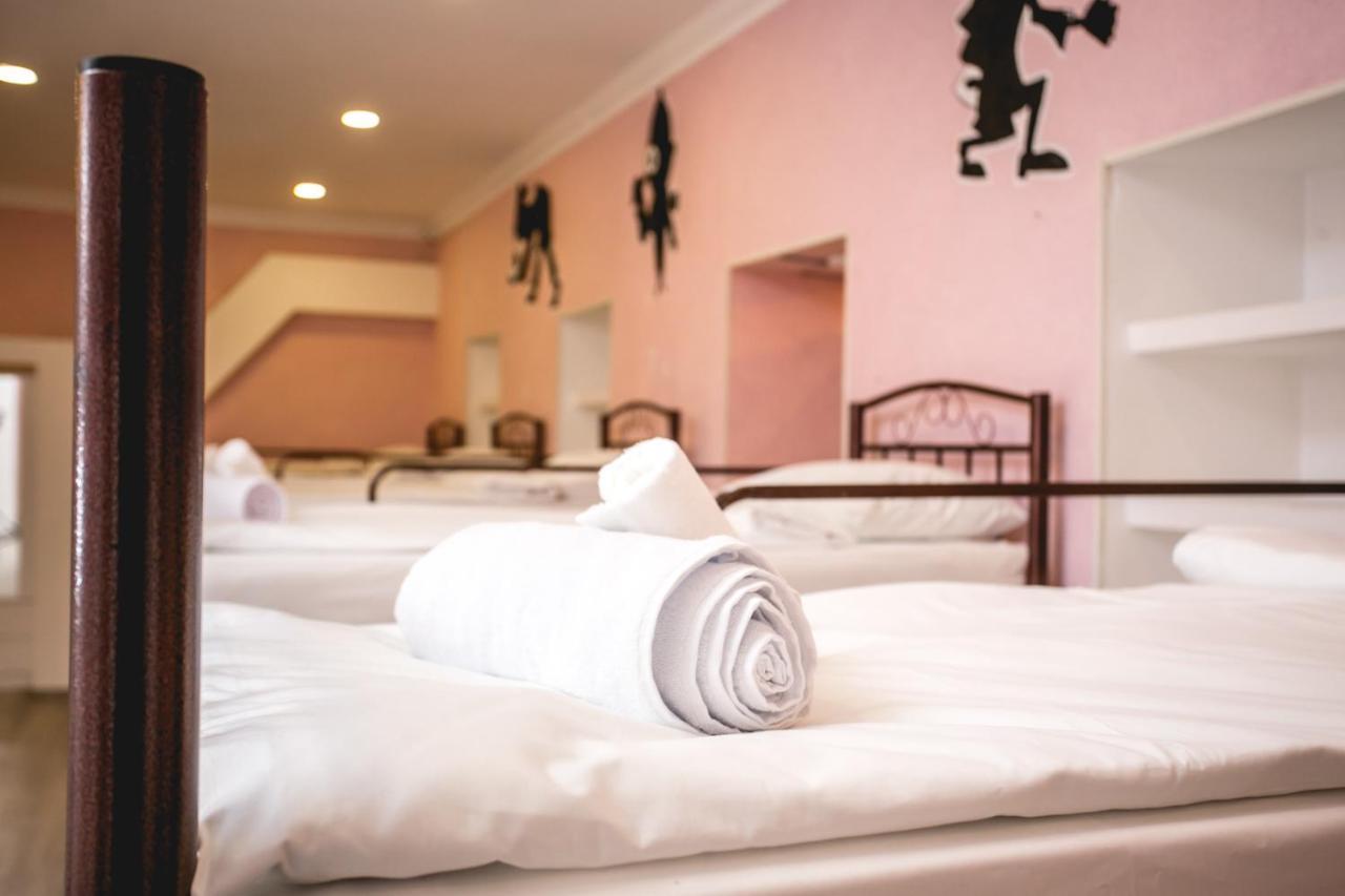 Sherlock Holmes Hostel Баку Экстерьер фото