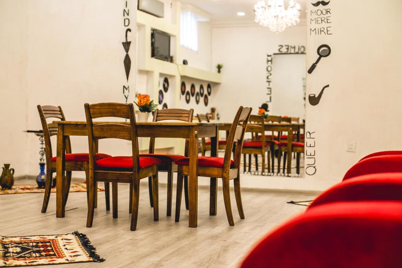 Sherlock Holmes Hostel Баку Экстерьер фото