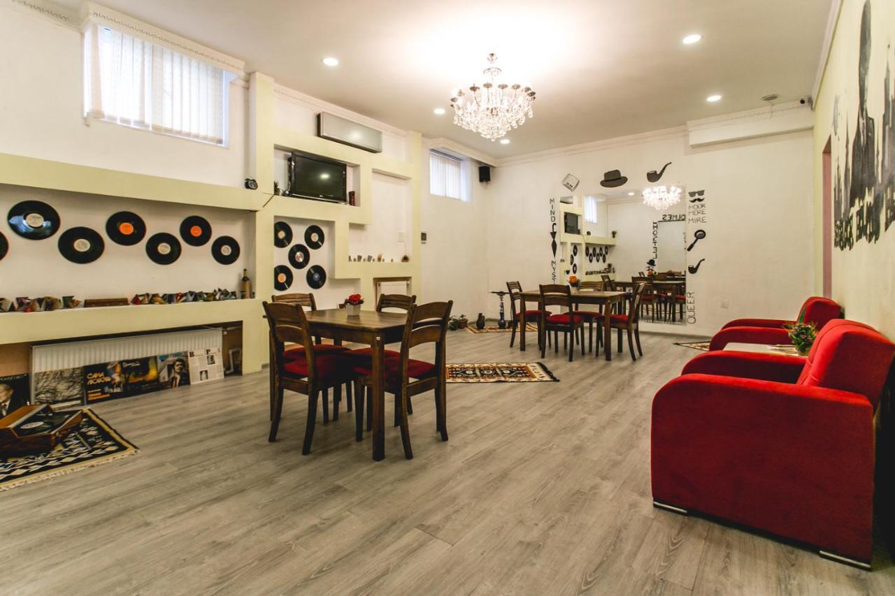 Sherlock Holmes Hostel Баку Экстерьер фото
