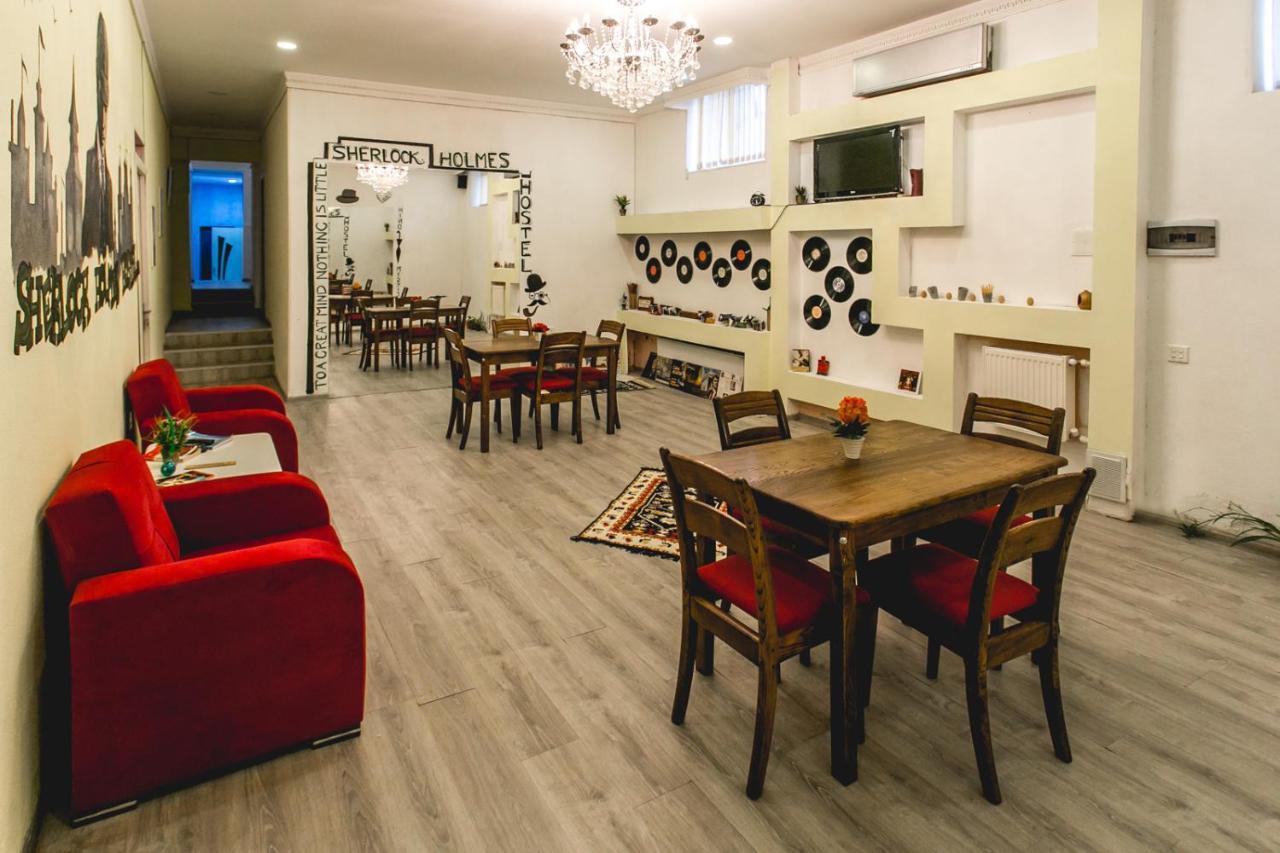 Sherlock Holmes Hostel Баку Экстерьер фото
