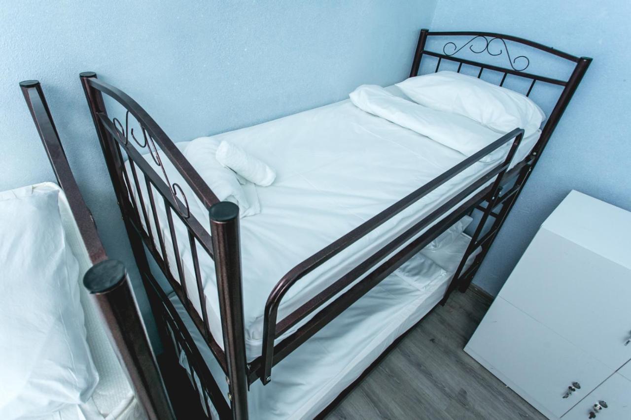 Sherlock Holmes Hostel Баку Экстерьер фото