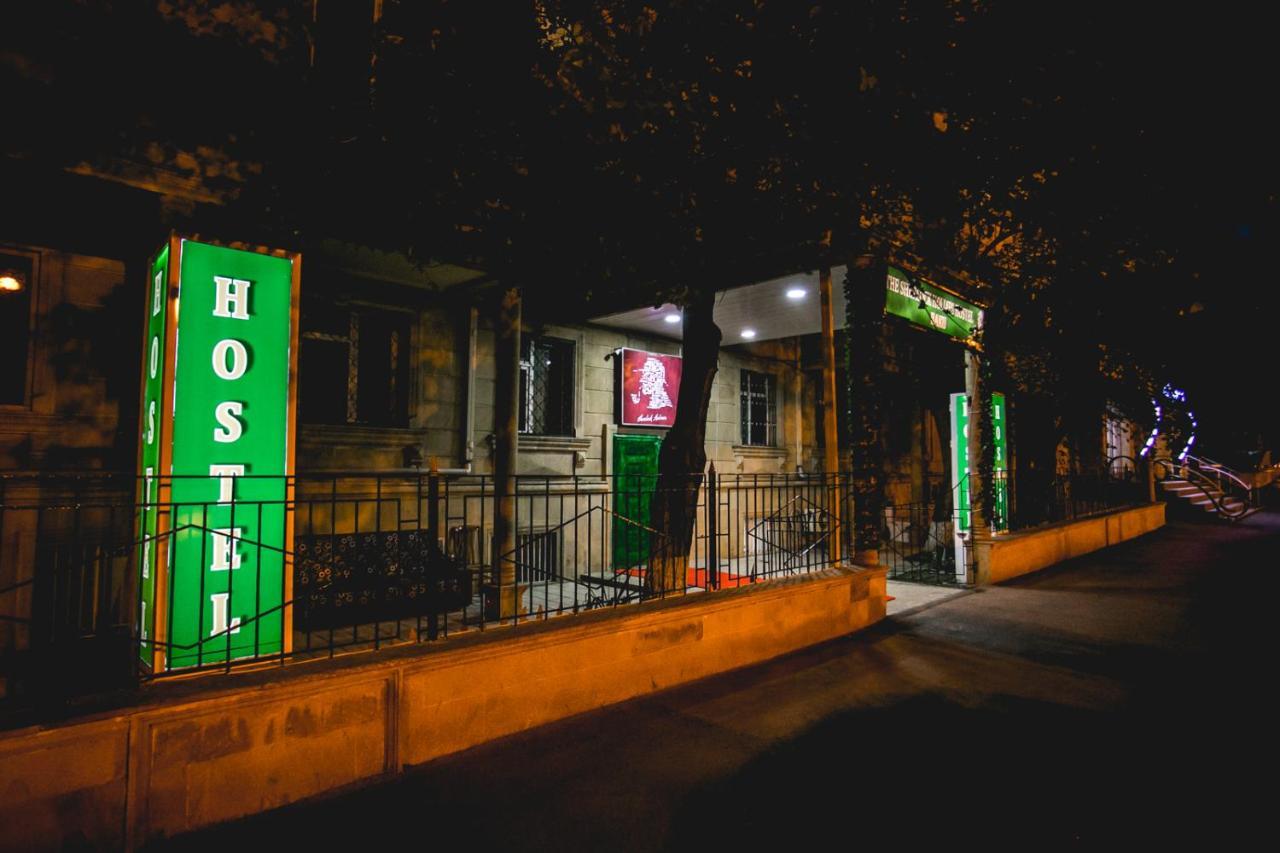Sherlock Holmes Hostel Баку Экстерьер фото