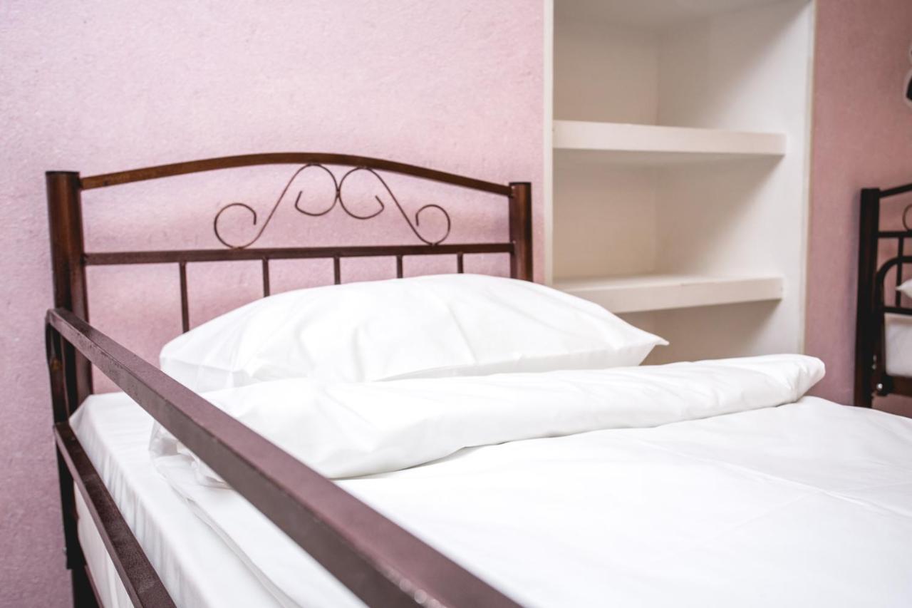 Sherlock Holmes Hostel Баку Экстерьер фото