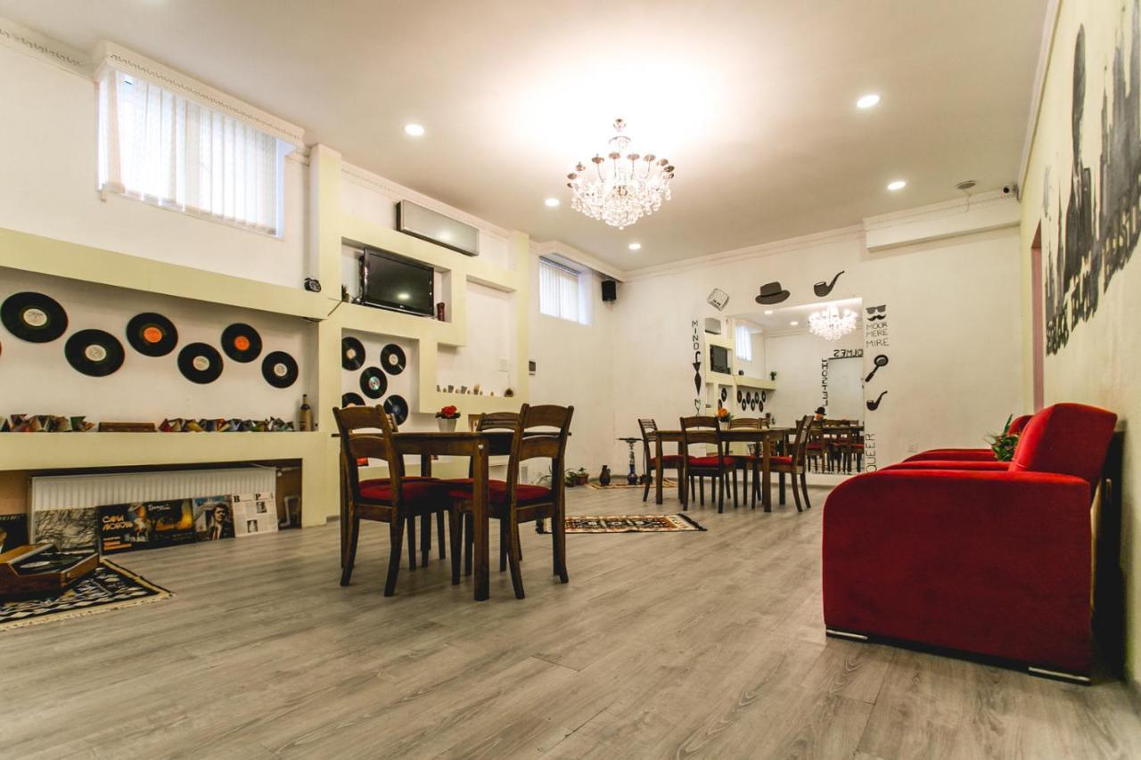 Sherlock Holmes Hostel Баку Экстерьер фото
