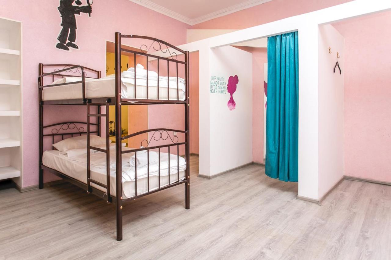 Sherlock Holmes Hostel Баку Экстерьер фото
