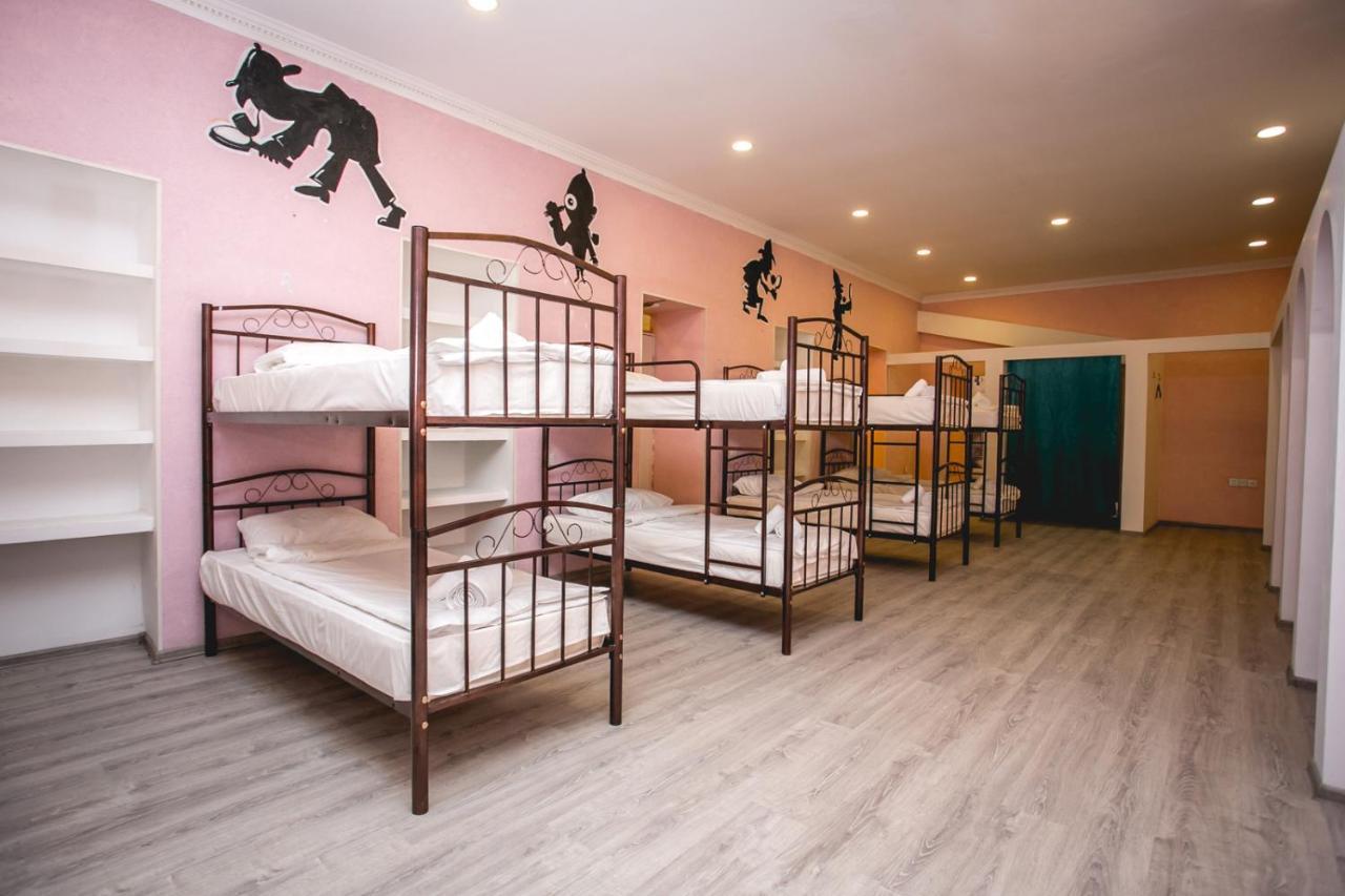 Sherlock Holmes Hostel Баку Экстерьер фото