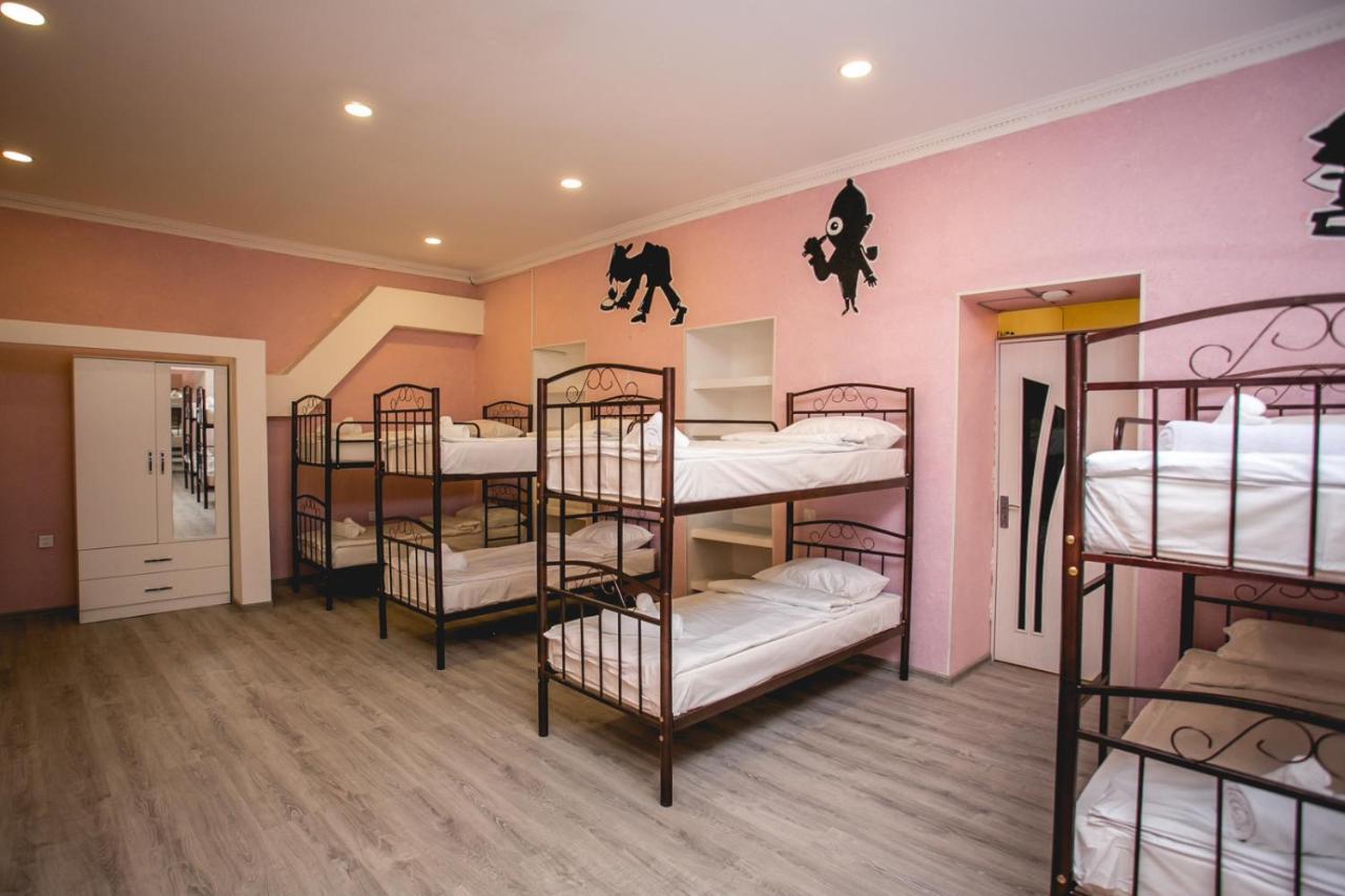 Sherlock Holmes Hostel Баку Экстерьер фото