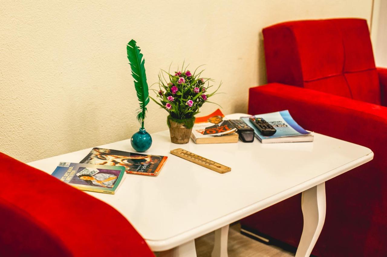 Sherlock Holmes Hostel Баку Экстерьер фото