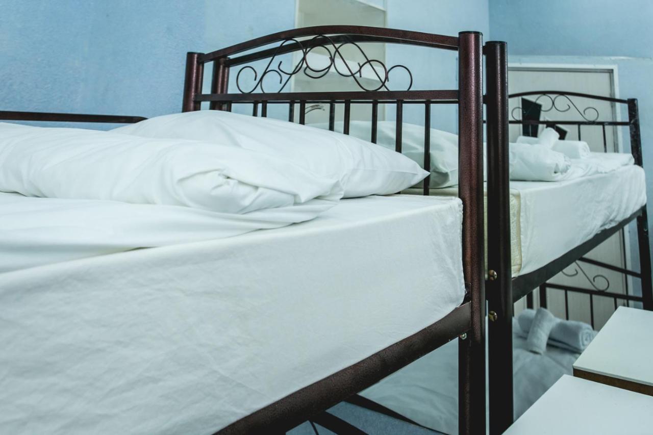 Sherlock Holmes Hostel Баку Экстерьер фото