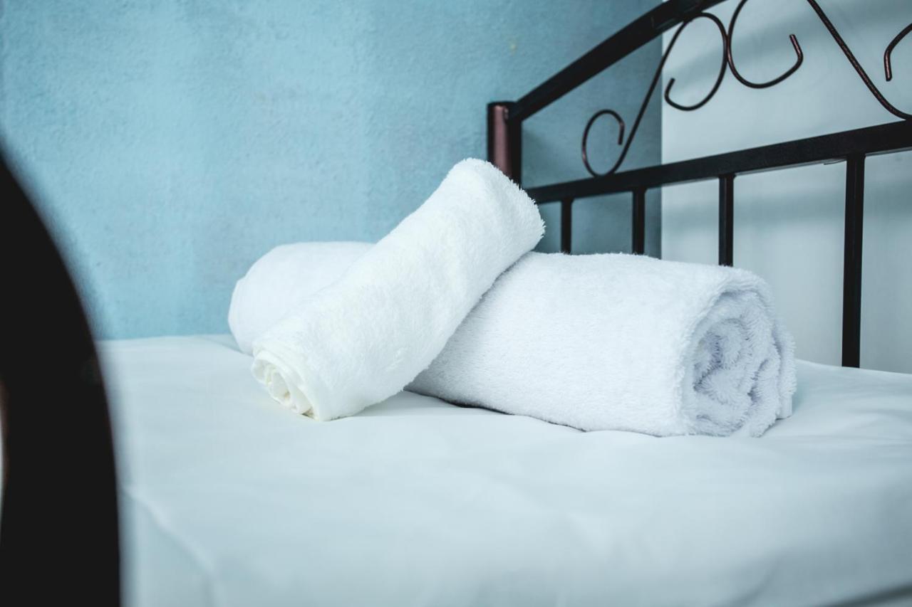 Sherlock Holmes Hostel Баку Экстерьер фото